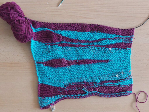 Strickbild-blau-violett