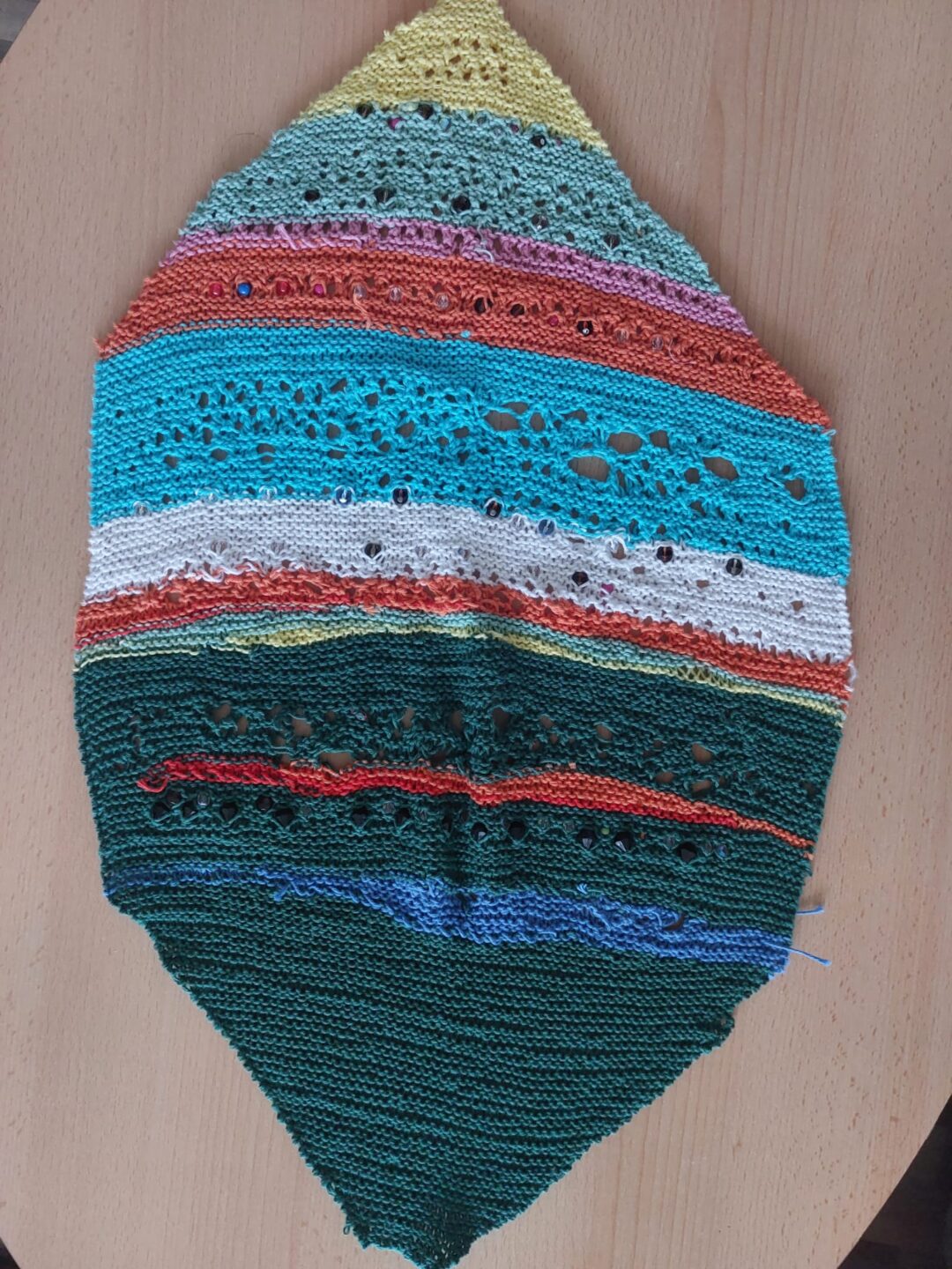 Im Gottesdienst gestricktes Perlenbild