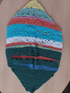 Im Gottesdienst gestricktes Perlenbild