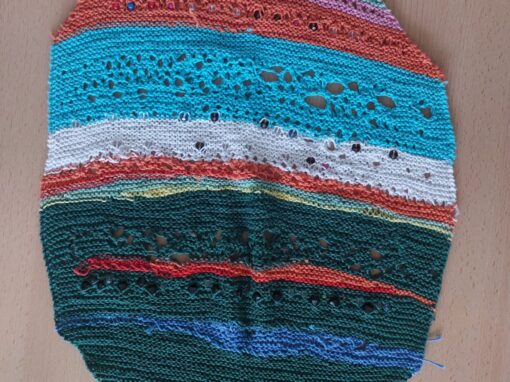 Im Gottesdienst gestricktes Perlenbild